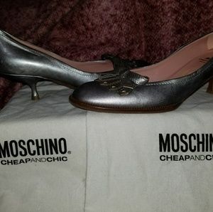 Auth Moschino Silver Metallic Kitten Heels